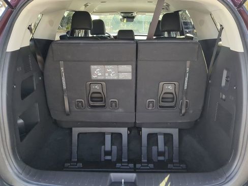 Used 2025 Kia Carnival image 12