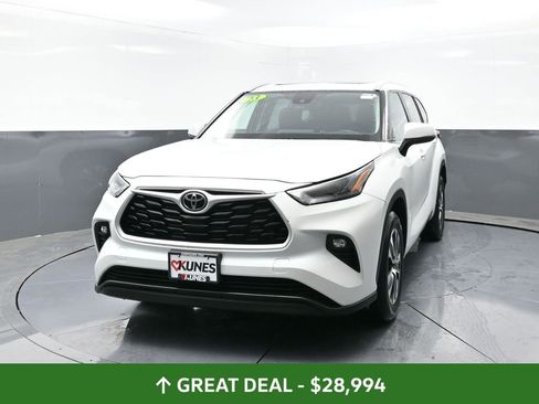 Used 2023 Toyota Highlander XLE image 8