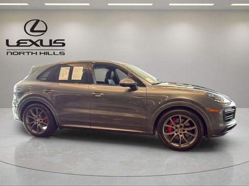 Used 2023 Porsche Cayenne GTS AWD/4WD image 8