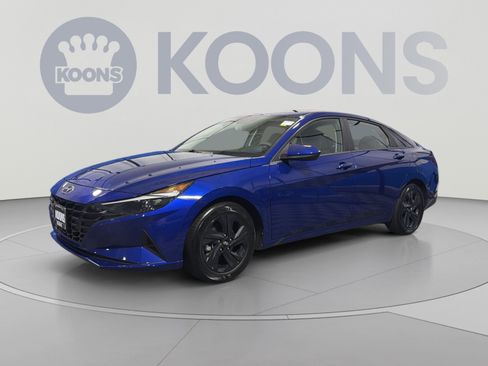 Used 2023 Hyundai Elantra SEL w/ Cargo Package FWD image 1