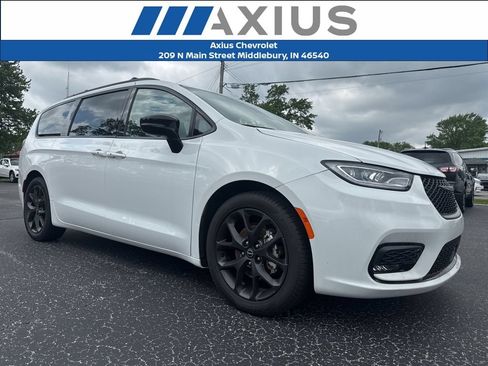 Used 2025 Chrysler Pacifica Limited FWD image 1