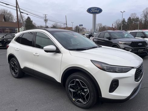 New 2026 Ford Escape Platinum w/ Premium Technology Package image 3