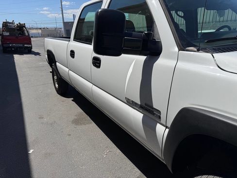 Used 2006 GMC Sierra 2500 W/T w/ Heavy-Duty Power Package RWD image 18