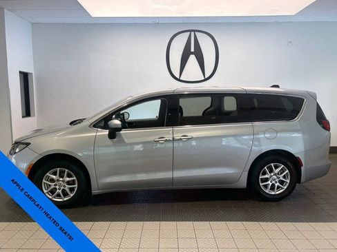 Used 2023 Chrysler Voyager LX FWD image 3