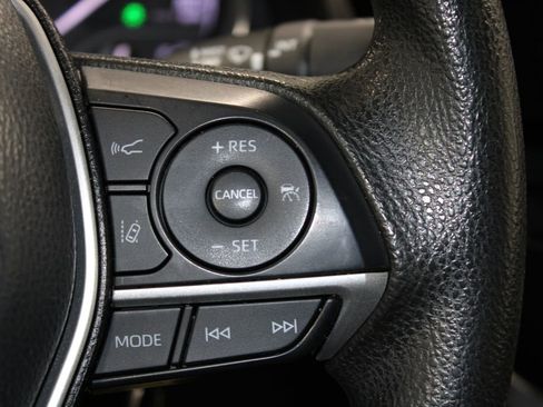 Used 2021 Toyota Camry LE image 32