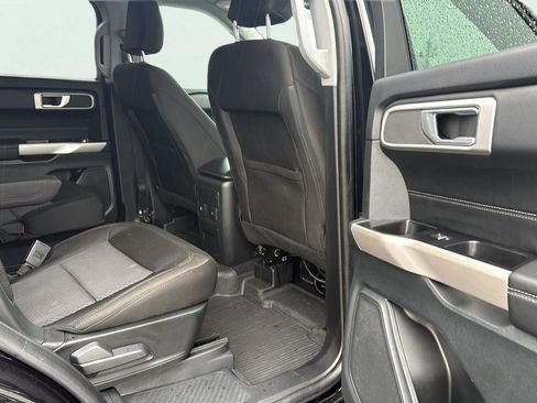 Used 2023 Ford Explorer XLT image 17
