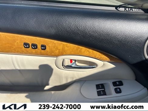 Used 2002 Lexus SC 430 Convertible image 16