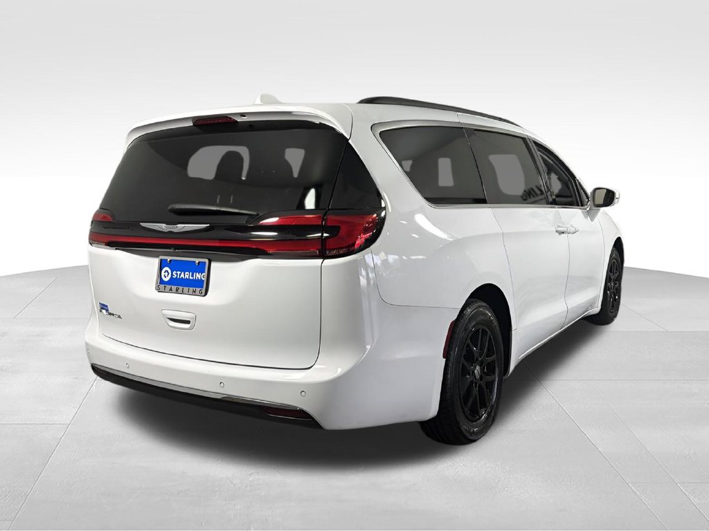 Used 2022 Chrysler Pacifica Touring-L FWD image 9