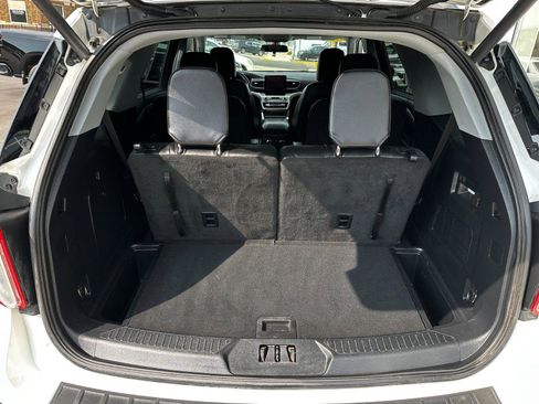 Used 2022 Ford Explorer XLT w/ Equipment Group 202A image 22