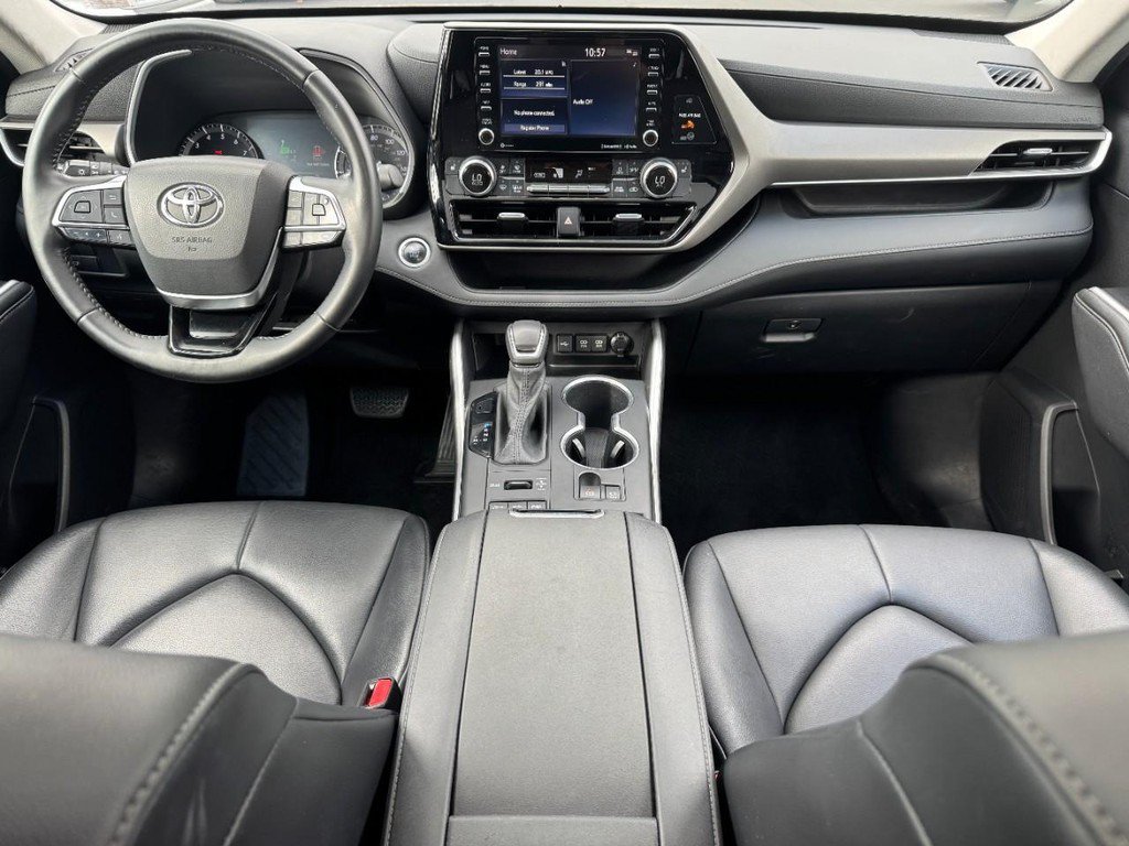 Used 2020 Toyota Highlander XLE AWD/4WD image 18