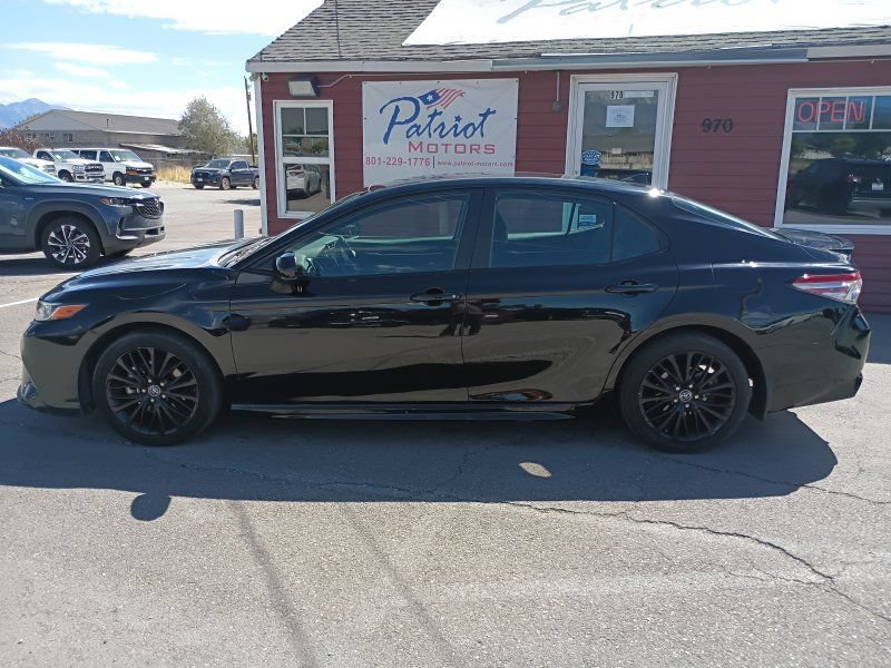Used 2019 Toyota Camry SE FWD image 2