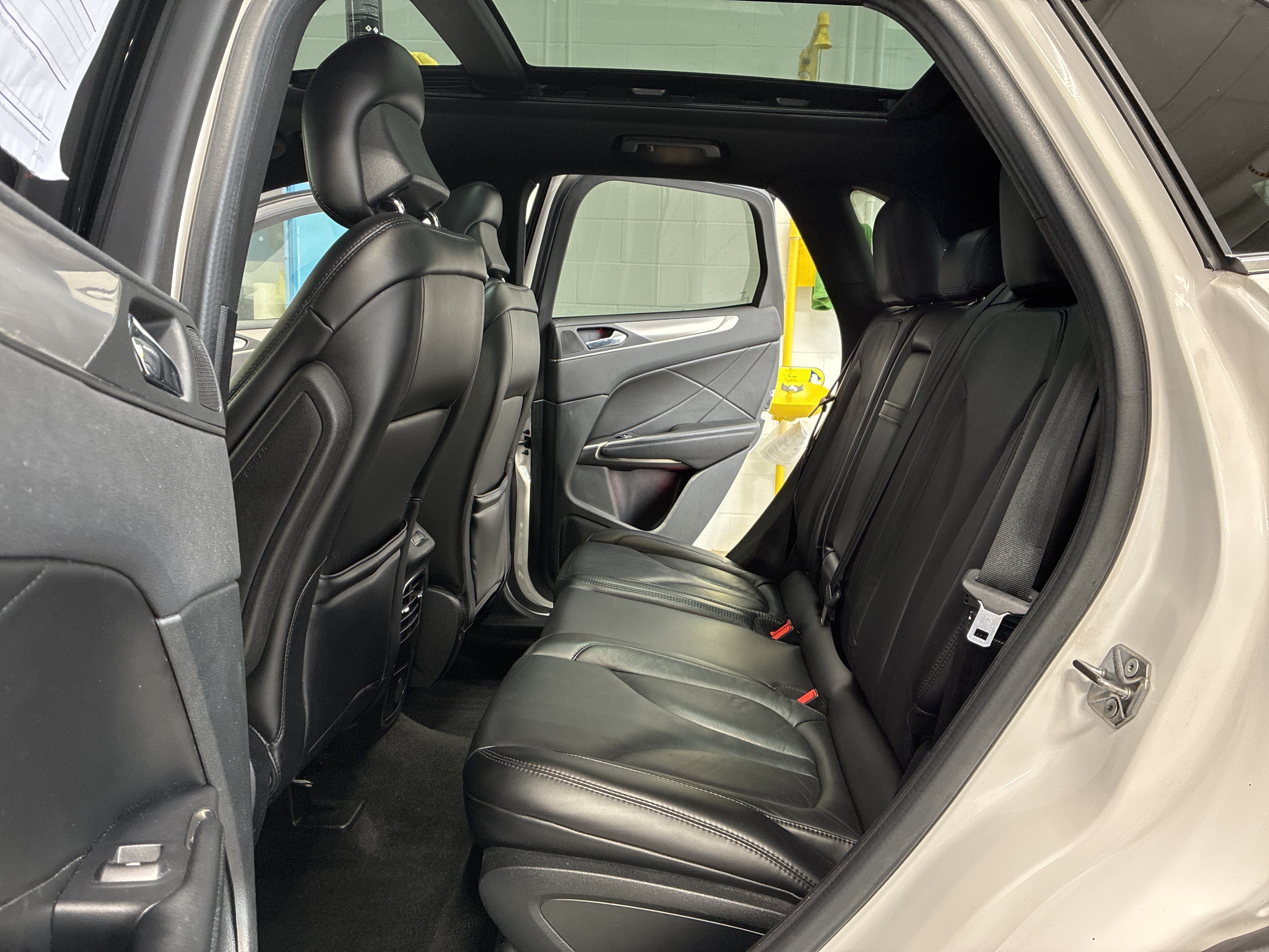Used 2017 Lincoln MKC Select w/ Select Plus Package FWD image 11