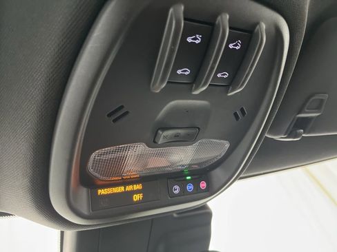 Used 2024 Chevrolet Trax RS w/ Sunroof Package image 16