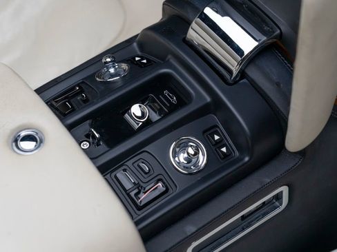 Used 2010 Rolls-Royce Phantom Drophead Coupe RWD image 39