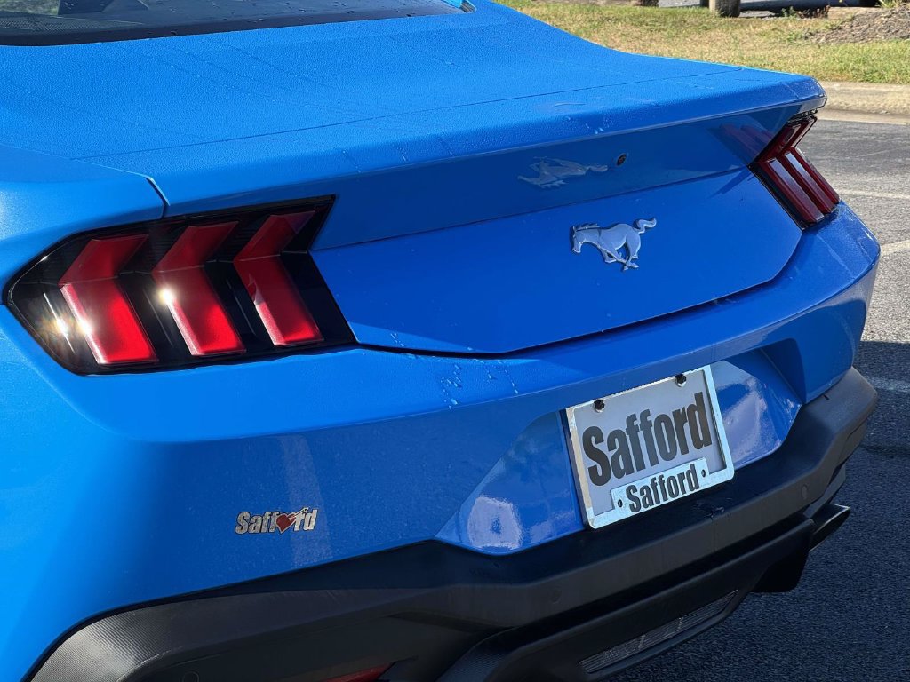 Used 2024 Ford Mustang Coupe RWD image 10