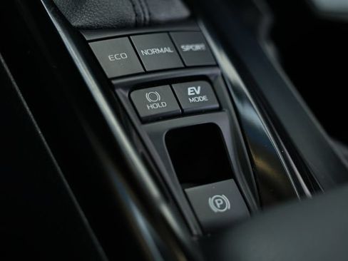 Used 2025 Toyota Camry SE FWD image 38