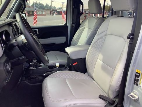 Used 2023 Jeep Wrangler Unlimited Sahara image 8