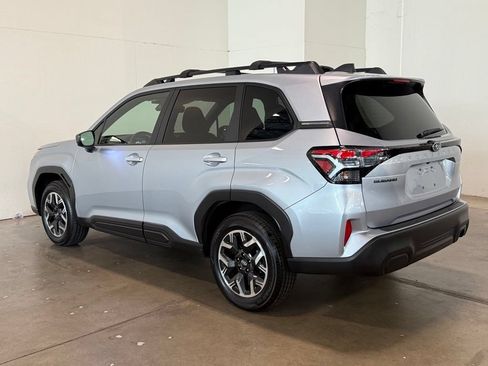 Used 2025 Subaru Forester Premium AWD/4WD image 8