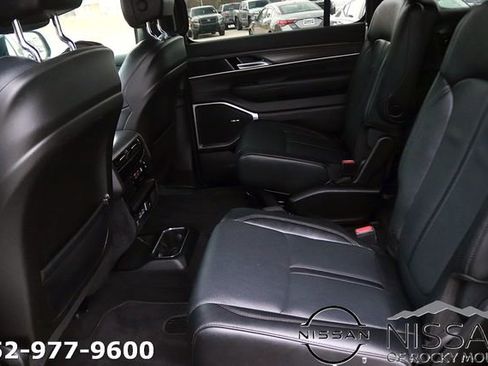 Used 2024 Jeep Wagoneer Series II image 15