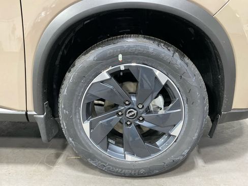 Used 2025 Nissan Rogue SV image 30