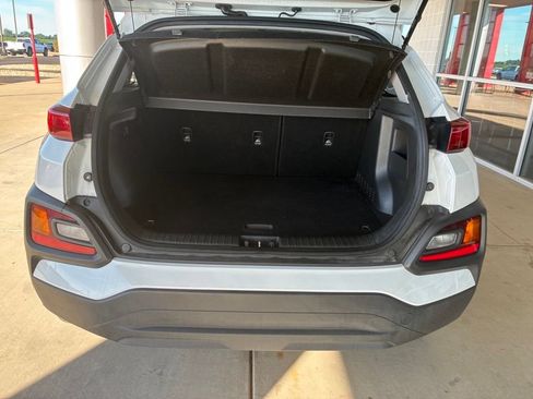 Used 2021 Hyundai Kona SE AWD/4WD image 11
