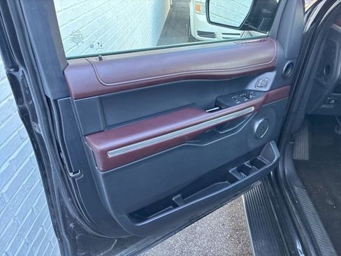 Used 2023 Ford Expedition Limited image 14