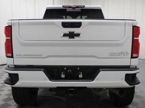 Used 2024 Chevrolet Silverado 2500 High Country w/ Technology Package AWD/4WD image 36