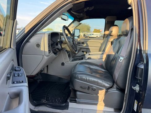 Used 2005 Chevrolet Silverado 2500 LT w/ Heavy-Duty Power Package AWD/4WD image 18