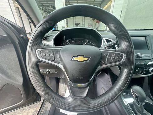 Used 2022 Chevrolet Equinox LT AWD/4WD image 16
