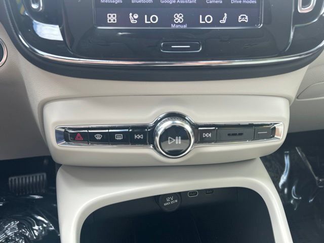Used 2024 Volvo XC40 B5 Plus w/ Climate Package AWD/4WD image 27