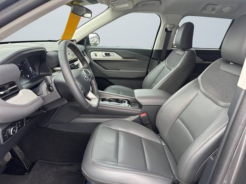 Used 2025 Ford Explorer Active w/ Active Comfort Package AWD/4WD image 9