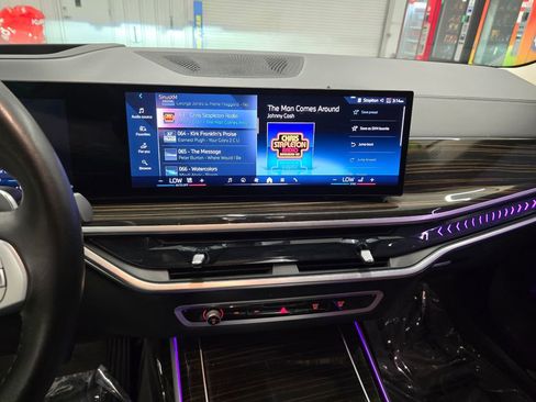 Used 2025 BMW X7 xDrive40i image 25