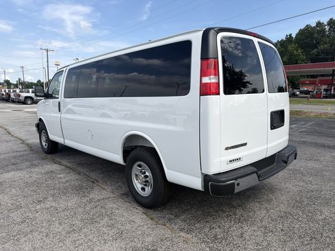 Used 2026 Chevrolet Express 3500 LT w/ LT Preferred Equipment Group RWD image 5
