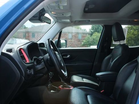 Used 2015 Jeep Renegade Trailhawk w/ Premium Leather Group AWD/4WD image 12