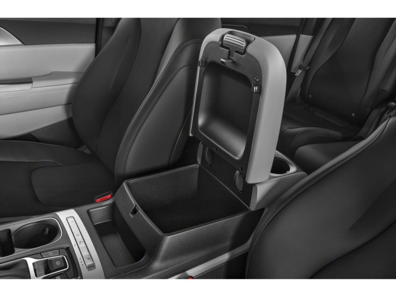 Used 2024 Kia Carnival LX FWD image 9