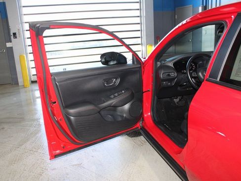 Certified 2025 Honda HR-V Sport image 6