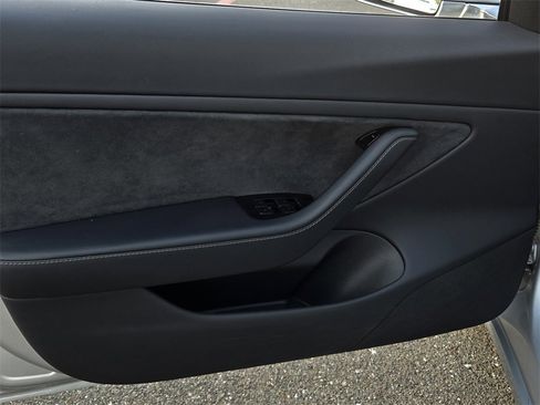 Used 2018 Tesla Model 3 Long Range image 10