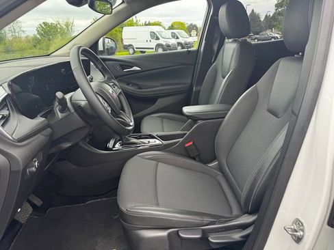 Used 2025 Buick Encore GX Preferred AWD/4WD image 21