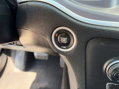 Used 2019 Dodge Charger SXT RWD image 19