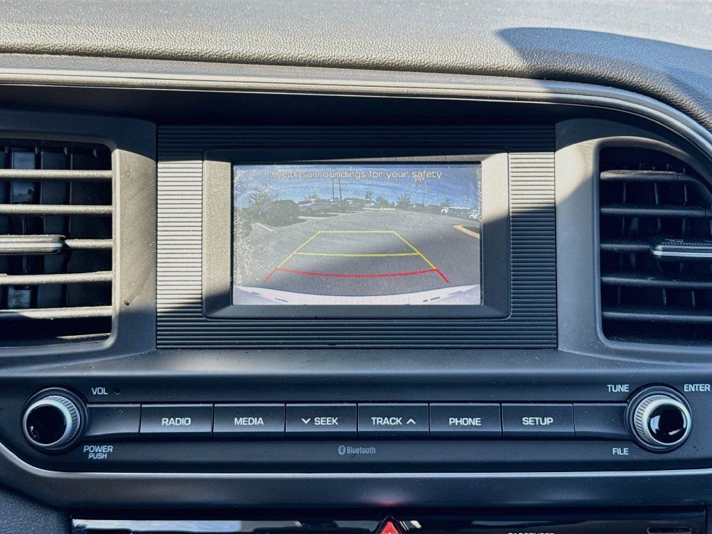 Used 2020 Hyundai Elantra SE w/ Cargo Package (C1) FWD image 18