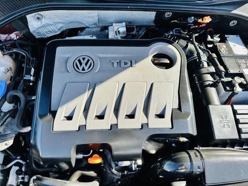 Used 2013 Volkswagen Passat TDI SEL Premium image 32