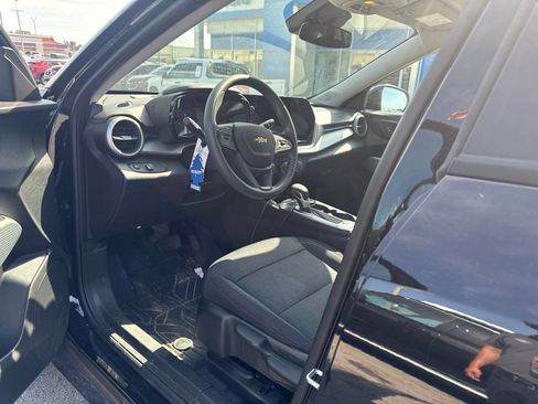 Used 2026 Chevrolet Trax LS w/ LS Convenience Package FWD image 7