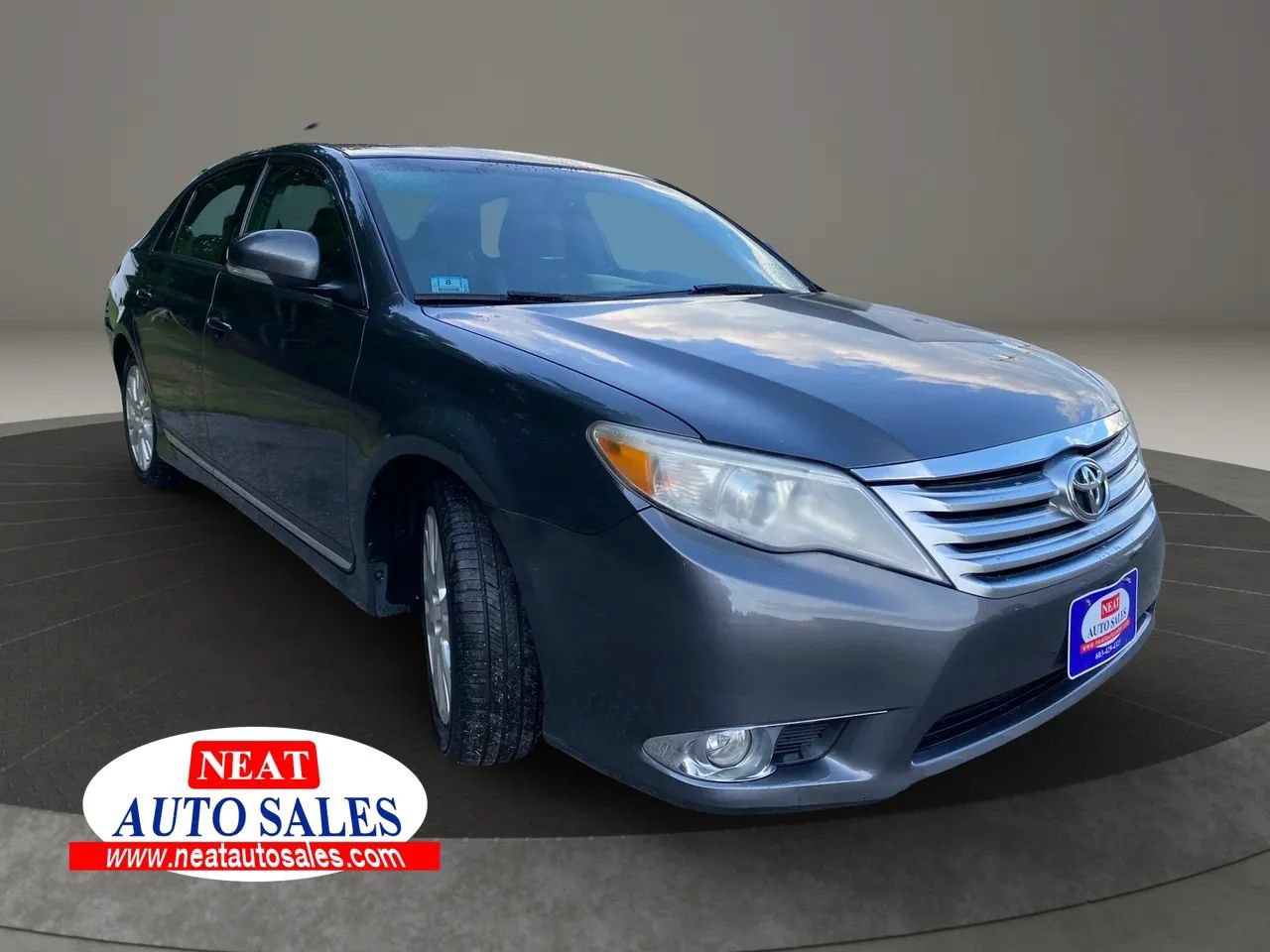 Used 2012 Toyota Avalon FWD image 3