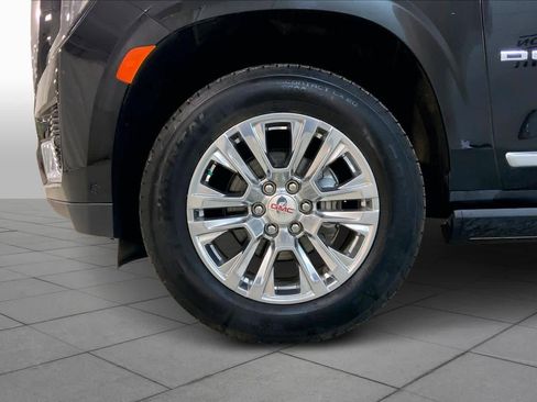 Used 2023 GMC Yukon XL Denali w/ Advanced Technology Package image 10