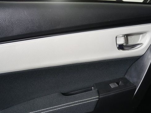 Used 2018 Toyota Corolla LE image 14