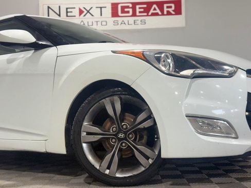 Used 2015 Hyundai Veloster w/ Option Group 03 FWD image 2