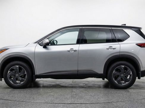 Used 2025 Nissan Rogue SV AWD/4WD image 5
