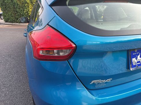 Used 2016 Ford Focus SE w/ SE Power Seat Package FWD image 23