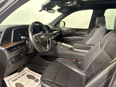 Used 2024 Cadillac Escalade ESV Premium Luxury RWD image 5