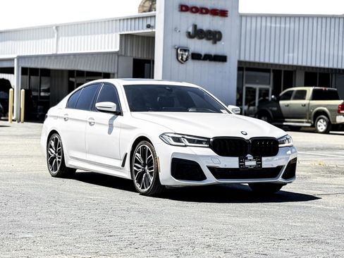 Used 2021 BMW 530i w/ M Sport Package RWD image 3